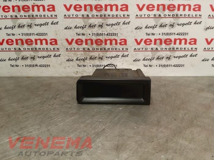 Gebruikte Display Interieur Peugeot 406 (8B) 2.0 SV Turbo Prijs € 14,99 Margeregeling aangeboden door Venema Autoparts