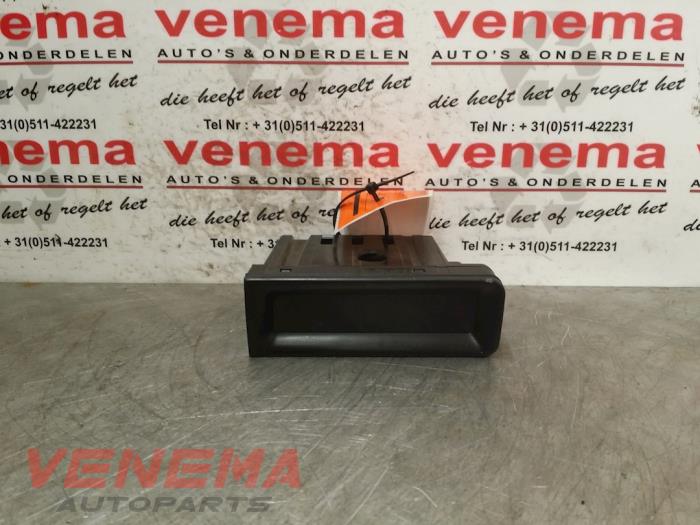 Gebruikte Display Interieur Peugeot 406 (8B) 1.9 dt Prijs € 14,99 Margeregeling aangeboden door Venema Autoparts