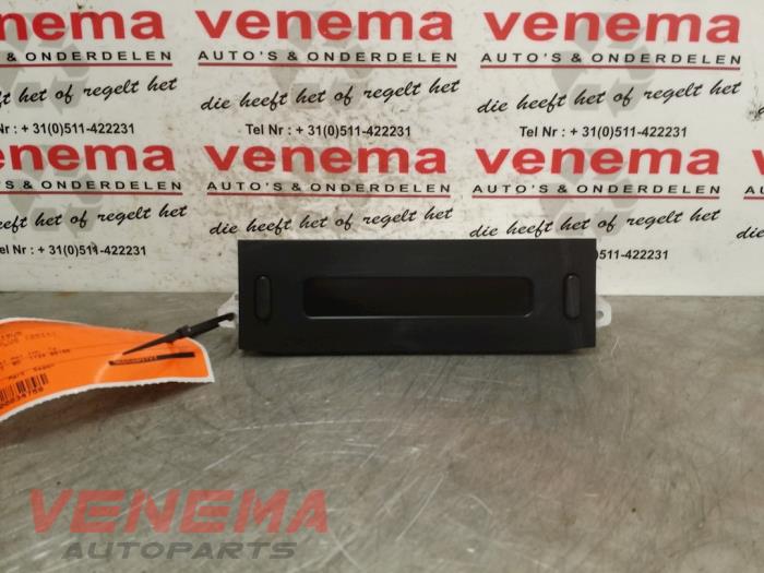 Gebruikte Display Interieur Peugeot 206+ (2L/M) 1.1 XR,XS Prijs € 19,99 Margeregeling aangeboden door Venema Autoparts