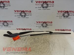 Gebruikte Ruitenwisserarm voor Mercedes E (W212) E-250 CDI 16V BlueTec Prijs € 35,00 Margeregeling aangeboden door Venema Autoparts