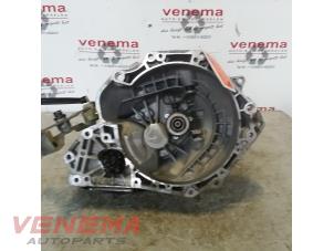 Gebruikte Versnellingsbak Opel Tigra Twin Top 1.4 16V Prijs € 99,99 Margeregeling aangeboden door Venema Autoparts