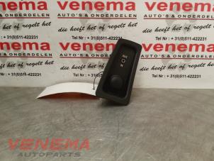 Gebruikte AUX/USB aansluiting BMW 1 serie (E81) 118i 16V Prijs € 25,00 Margeregeling aangeboden door Venema Autoparts