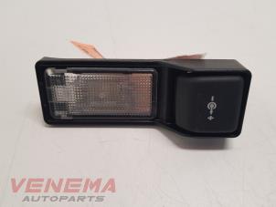 Gebruikte Instapverlichting BMW 1 serie (E81) 118i 16V Prijs € 9,99 Margeregeling aangeboden door Venema Autoparts