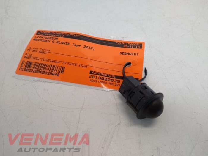 Gebruikte Lichtsensor Mercedes E (W212) E-250 CDI 16V BlueTec Prijs € 9,99 Margeregeling aangeboden door Venema Autoparts