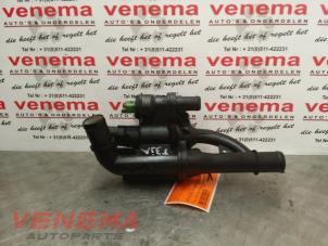 Gebruikte Thermostaathuis Ford Fiesta 6 (JA8) 1.6 TDCi 16V ECOnetic Prijs € 24,95 Margeregeling aangeboden door Venema Autoparts