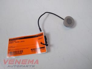 Gebruikte Microfoon Renault Twingo III (AH) 1.0 SCe 70 12V Prijs € 9,99 Margeregeling aangeboden door Venema Autoparts