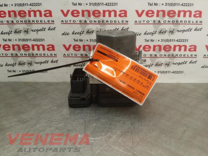 Gebruikte ABS Pomp Renault Twingo III (AH) 1.0 SCe 70 12V Prijs € 118,99 Margeregeling aangeboden door Venema Autoparts