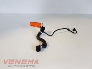 Gebruikte Koelwaterslang Mercedes GLC (X253) 2.2 250d 16V BlueTEC 4-Matic Prijs € 29,99 Margeregeling aangeboden door Venema Autoparts