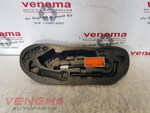 Gebruikte Krikset Renault Clio IV (5R) 1.6 Turbo 16V RS 200 EDC Prijs € 19,95 Margeregeling aangeboden door Venema Autoparts