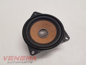 Gebruikte Speaker BMW 3 serie Touring (F31) 318d 2.0 16V Prijs € 9,99 Margeregeling aangeboden door Venema Autoparts