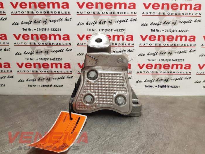 Motorsteun van een Audi A6 Avant (C7) 3.0 TDI V6 24V Quattro 2015