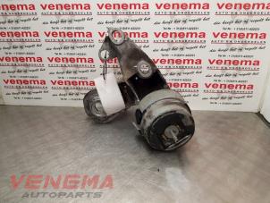 Gebruikte Motorsteun Audi A4 Avant Quattro (B6) 2.5 TDI V6 24V Prijs € 29,95 Margeregeling aangeboden door Venema Autoparts