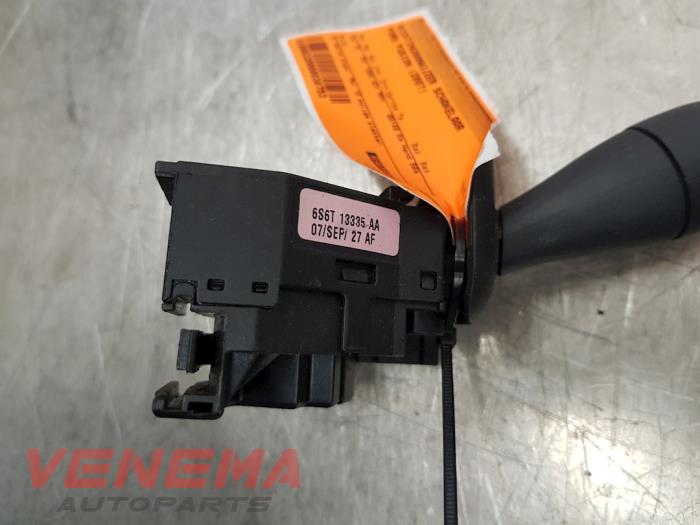 Richtingaanwijzer Schakelaar van een Ford Fusion 1.4 TDCi 2007