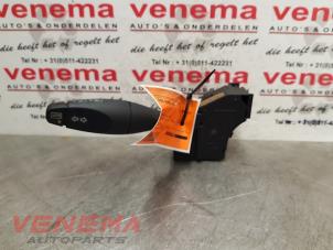 Gebruikte Pinker Schakelaar Ford Mondeo III Wagon 2.0 16V Prijs € 12,95 Margeregeling aangeboden door Venema Autoparts