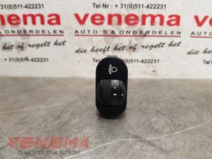 Gebruikte Schakelaar Koplamp Ihv Ford Ka I 1.3i (96 EEC) Van Prijs € 9,95 Margeregeling aangeboden door Venema Autoparts