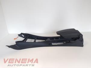 Gebruikte Middenconsoles BMW 1 serie (E81) 118i 16V Prijs € 69,99 Margeregeling aangeboden door Venema Autoparts