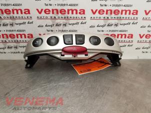 Gebruikte Paniekverlichtings Schakelaar Fiat Punto II (188) 1.2 16V 5-Drs. Prijs € 19,95 Margeregeling aangeboden door Venema Autoparts