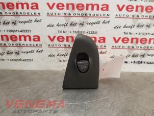 Gebruikte Raam schakelaar elektrisch Fiat Brava (182B) 1.6 16V Prijs € 7,95 Margeregeling aangeboden door Venema Autoparts