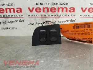 Gebruikte Elektrisch Raam Schakelaar Alfa Romeo 145 (930A) 1.4 ie Prijs € 14,95 Margeregeling aangeboden door Venema Autoparts