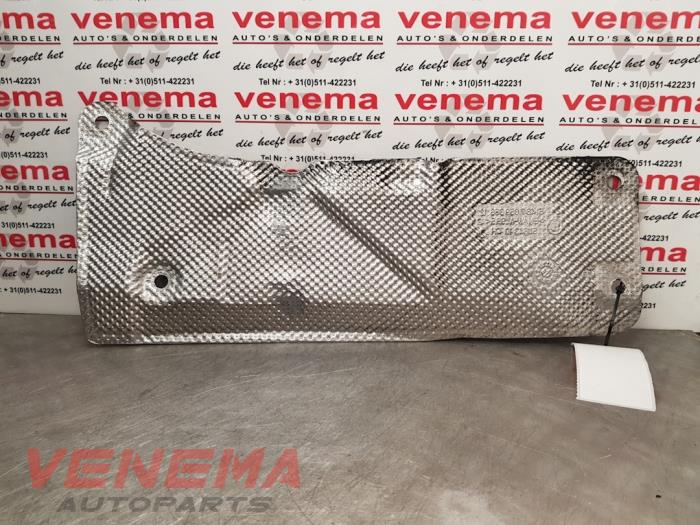 Gebruikte Hitteschild uitlaat BMW X1 (E84) sDrive 20i 2.0 16V Twin Power Turbo Prijs € 9,99 Margeregeling aangeboden door Venema Autoparts
