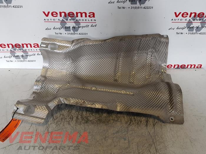 Gebruikte Hitteschild uitlaat BMW X1 (E84) sDrive 20i 2.0 16V Twin Power Turbo Prijs € 9,99 Margeregeling aangeboden door Venema Autoparts