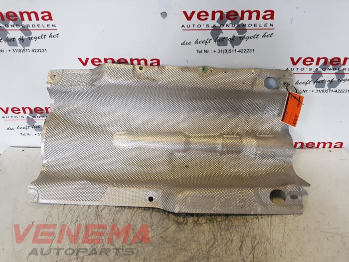 Gebruikte Hitteschild uitlaat BMW X1 (E84) sDrive 20i 2.0 16V Twin Power Turbo Prijs € 9,99 Margeregeling aangeboden door Venema Autoparts
