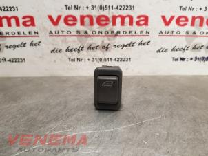 Gebruikte Elektrisch Raam Schakelaar Volvo V40 (VW) 1.8 16V Bi-Fuel Prijs € 9,99 Margeregeling aangeboden door Venema Autoparts