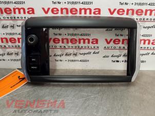 Gebruikte Multi Media Regelunit Peugeot 208 I (CA/CC/CK/CL) 1.2 Vti 12V PureTech 82 Prijs € 39,99 Margeregeling aangeboden door Venema Autoparts