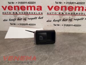 Gebruikte Elektrisch Raam Schakelaar Mercedes C Estate (S204) 2.2 C-250 CDI 16V BlueEfficiency Prijs € 9,99 Margeregeling aangeboden door Venema Autoparts