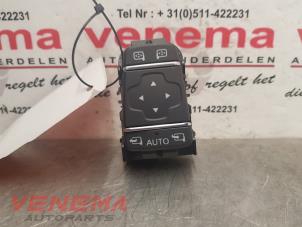 Gebruikte Schakelaar Spiegel Renault Captur (2R) 1.3 TCE 150 16V Prijs € 19,99 Margeregeling aangeboden door Venema Autoparts