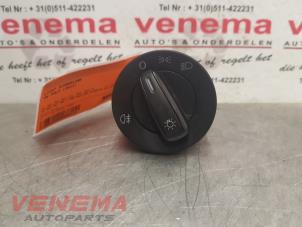 Gebruikte Schakelaar Licht Volkswagen Polo V (6R) 1.2 12V BlueMotion Technology Prijs € 9,99 Margeregeling aangeboden door Venema Autoparts