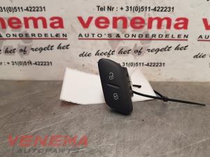 Gebruikte Centrale deurvergrendeling Schakelaar Volkswagen Polo V (6R) 1.2 12V BlueMotion Technology Prijs € 9,99 Margeregeling aangeboden door Venema Autoparts