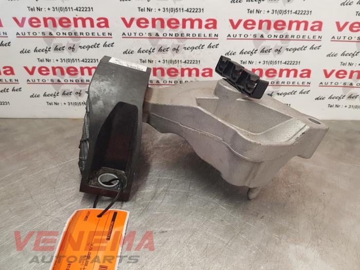 Gebruikte Motorrubber Renault Clio IV Estate/Grandtour (7R) 0.9 Energy TCE 90 12V Prijs € 29,99 Margeregeling aangeboden door Venema Autoparts