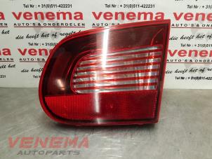 Gebruikte Achterlicht rechts Volkswagen Eos (1F7/F8) 2.0 FSI 16V Prijs € 29,99 Margeregeling aangeboden door Venema Autoparts