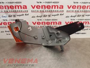 Gebruikte Steun (diversen) Renault Clio IV (5R) 0.9 Energy TCE 90 12V Prijs € 14,99 Margeregeling aangeboden door Venema Autoparts