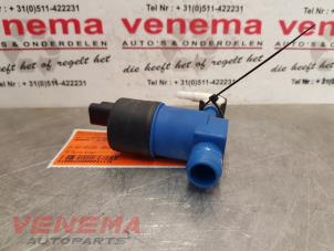 Gebruikte Ruitensproeierpomp voor Renault Clio IV (5R) 0.9 Energy TCE 90 12V Prijs € 9,99 Margeregeling aangeboden door Venema Autoparts
