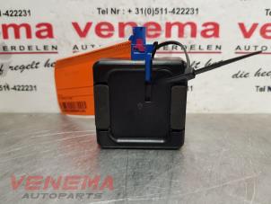 Gebruikte Antenne Ford Fiesta 6 (JA8) 1.0 EcoBoost 12V 100 Van Prijs € 19,99 Margeregeling aangeboden door Venema Autoparts