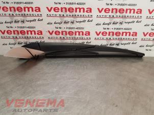 Gebruikte Ruitenwisserarm achter Toyota Aygo (B40) 1.0 12V VVT-i Prijs € 14,99 Margeregeling aangeboden door Venema Autoparts