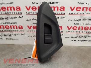 Gebruikte Schakelaar Elektrisch Raam Toyota Aygo (B40) 1.0 12V VVT-i Prijs € 14,99 Margeregeling aangeboden door Venema Autoparts