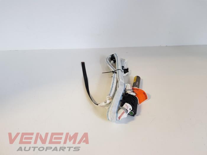 Airbag hemel links van een Opel Corsa D 1.2 16V 2013