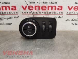 Gebruikte Licht Schakelaar Opel Corsa D 1.2 16V Prijs € 14,99 Margeregeling aangeboden door Venema Autoparts