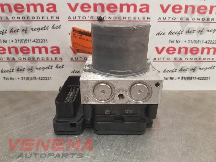 ABS Pomp van een Opel Astra K Sports Tourer 1.6 CDTI 136 16V 2018