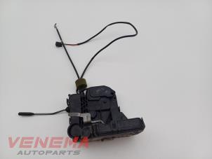 Gebruikte Deurslot Mechaniek 4Deurs rechts-voor Mercedes E (VF211) 2.2 E-220 CDI 16V Prijs € 99,99 Margeregeling aangeboden door Venema Autoparts