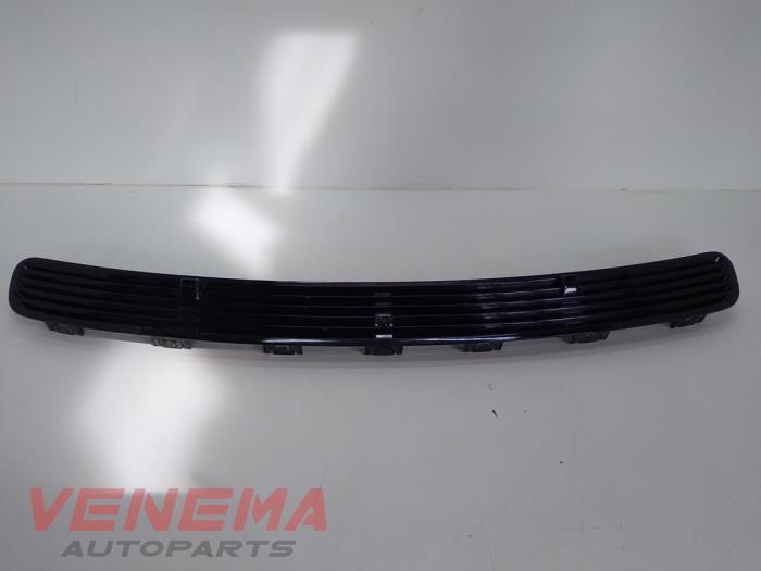 Gebruikte Paravan Mercedes E (VF211) 2.2 E-220 CDI 16V Prijs € 59,99 Margeregeling aangeboden door Venema Autoparts