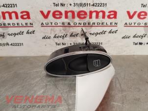 Gebruikte Ruit schakelaar elektrisch Mercedes E (VF211) 2.2 E-220 CDI 16V Prijs € 19,99 Margeregeling aangeboden door Venema Autoparts