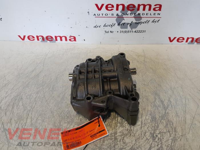 Gebruikte Oliepomp Mercedes E (VF211) 2.2 E-220 CDI 16V Prijs € 99,99 Margeregeling aangeboden door Venema Autoparts