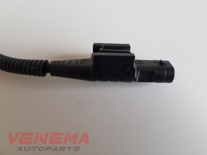 Klopsensor van een Volkswagen Golf VII Variant (AUVV) 1.6 16V 2015