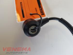 Klopsensor van een Volkswagen Golf VII Variant (AUVV) 1.6 16V 2015