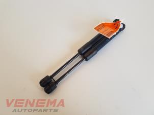Gebruikte Gasdemper Motorkap Set BMW 4 serie (F32) 428i xDrive 2.0 Turbo 16V Prijs € 14,99 Margeregeling aangeboden door Venema Autoparts