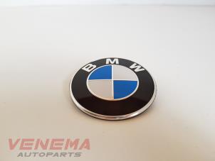Gebruikte Embleem BMW 4 serie (F32) 428i xDrive 2.0 Turbo 16V Prijs € 9,99 Margeregeling aangeboden door Venema Autoparts
